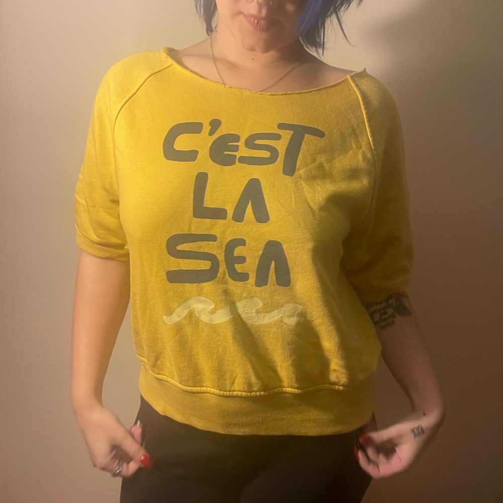 Yellow stretched shirt